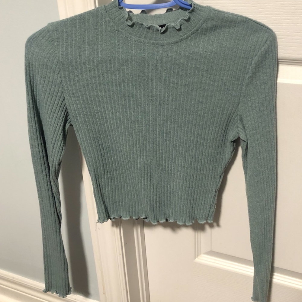 Full Sleeve Lettuce Crop Top